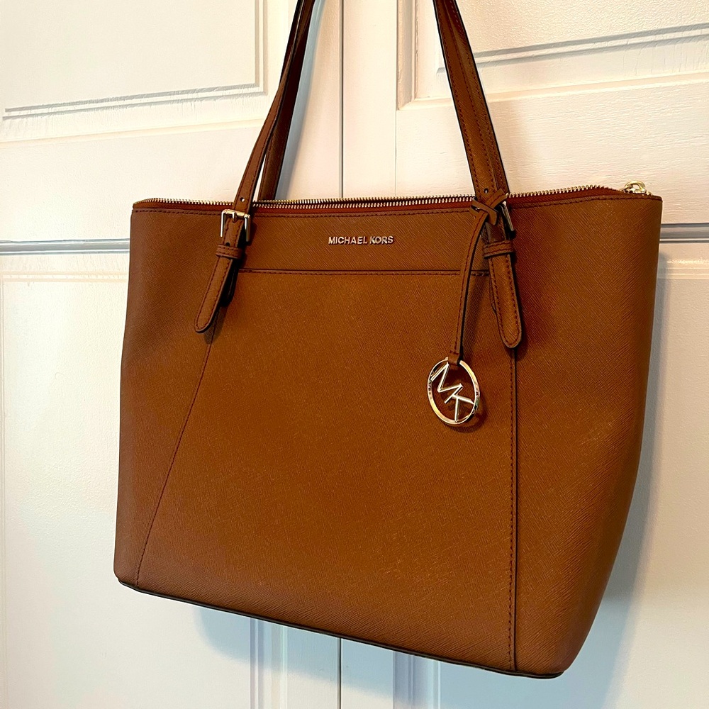 VGU condition Micheal Kors bag - Picture 2 of 6